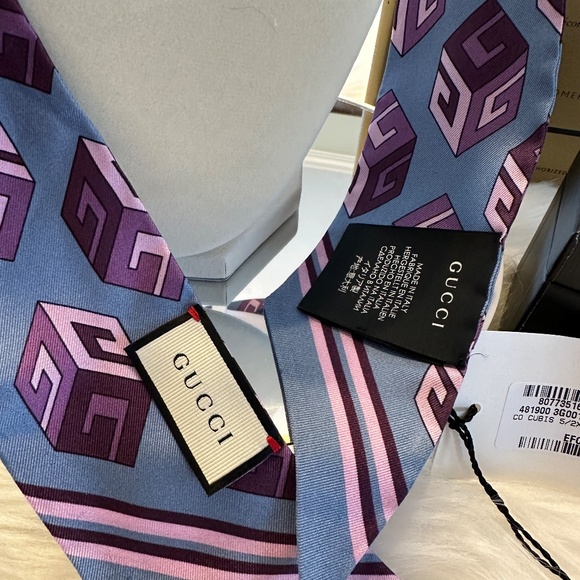 💜💙Gucci Silk Twilly💙💜 - Picture 2 of 3